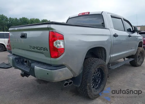 2018 Toyota Tundra Limited 5.7L V8 из США, поврежденный, VIN 5TFHW5F18JX699899